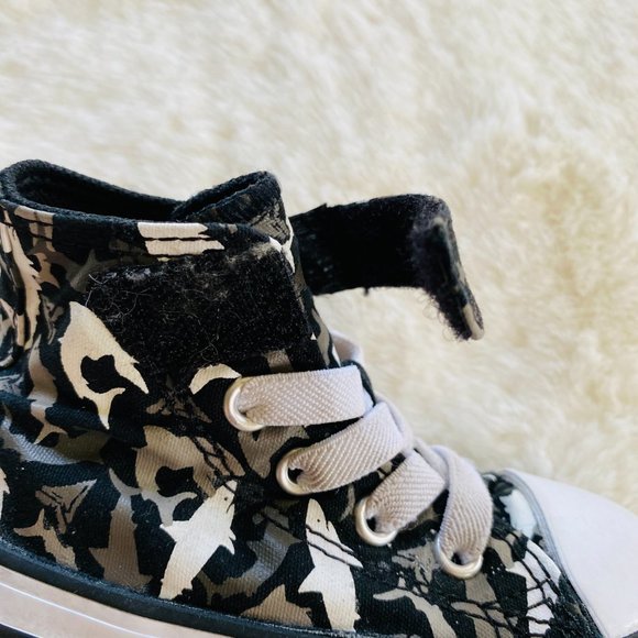 Converse Chuck Taylor All Star Hi-Top Toddler Sneakers Shark Pattern size 5 - Picture 6 of 8